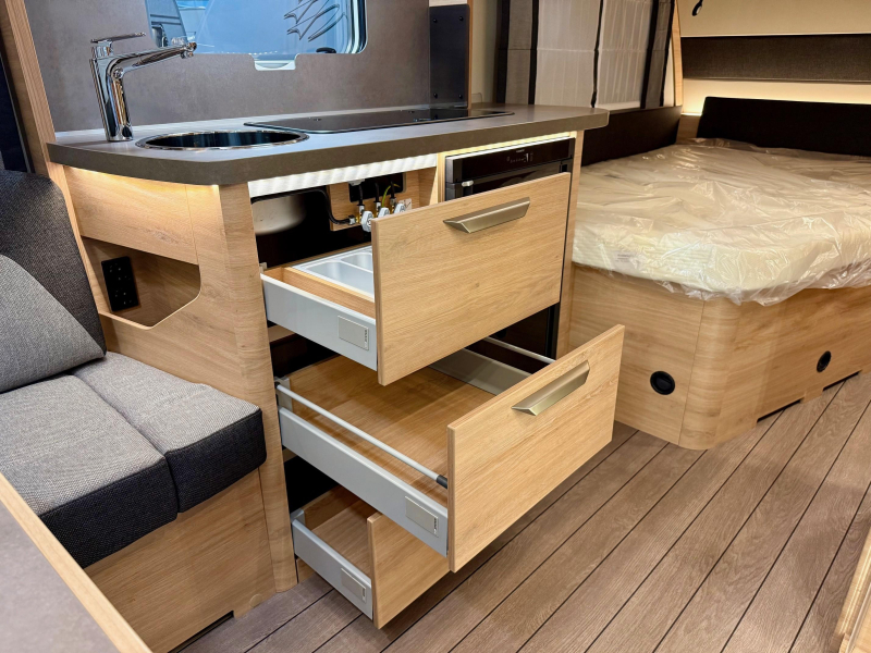 Knaus Sudwind Black Selection 450 FU modeljaar 2026  foto: 21