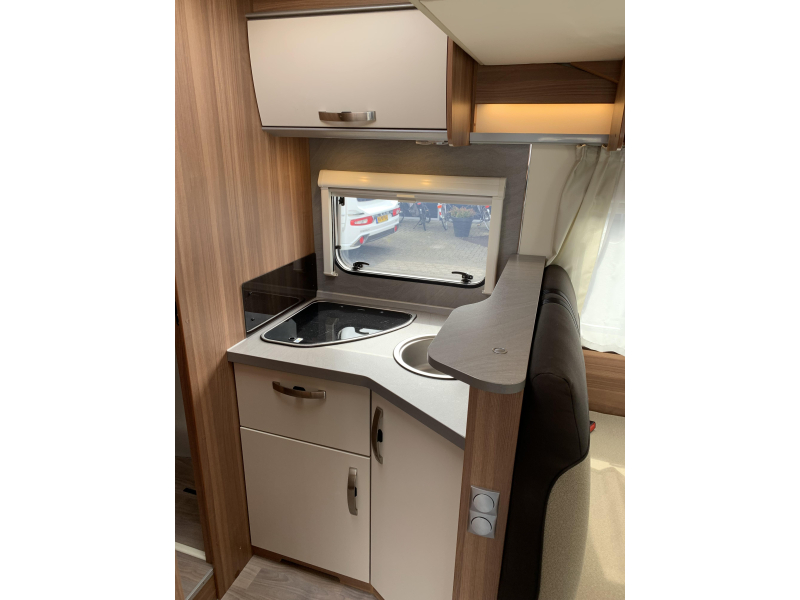 Weinsberg CaraSuite 700 ME - 5 Personen - Automatik Foto: 8