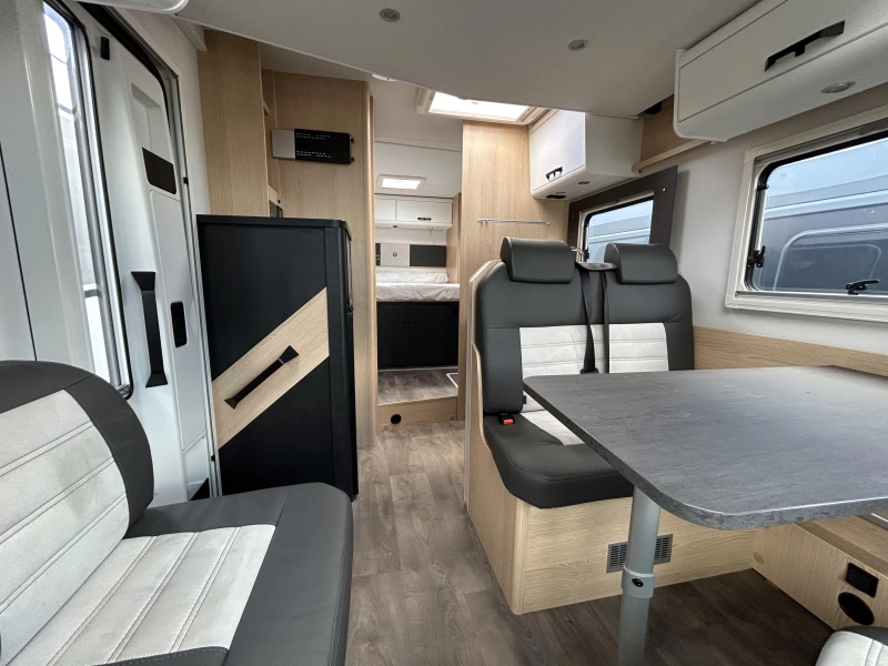 Sunlight T 690 L Queensbed + Hefbed  foto: 1
