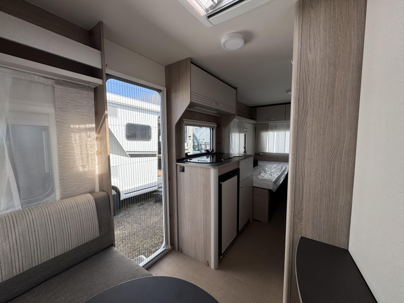 B&uuml;rstner Premio Life 480 TL Mover und Thule Markise Foto: 7