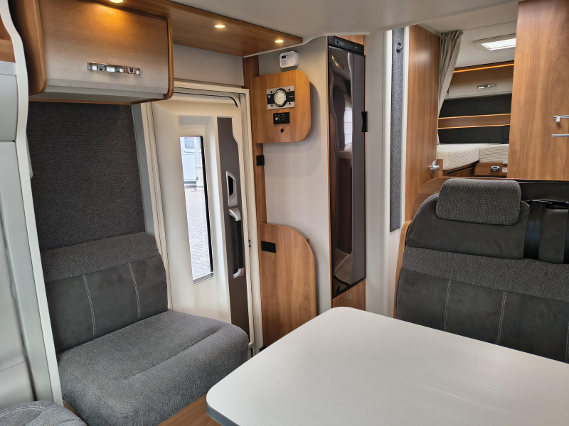 Dethleffs Trend T 7057 EB -9 traps automaat-hefbed  foto: 3