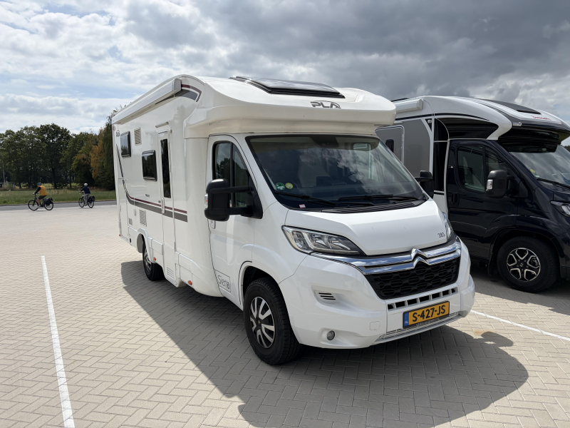 P.L.A. Camper Siena 385 LPG / zonnepaneel  foto: 1