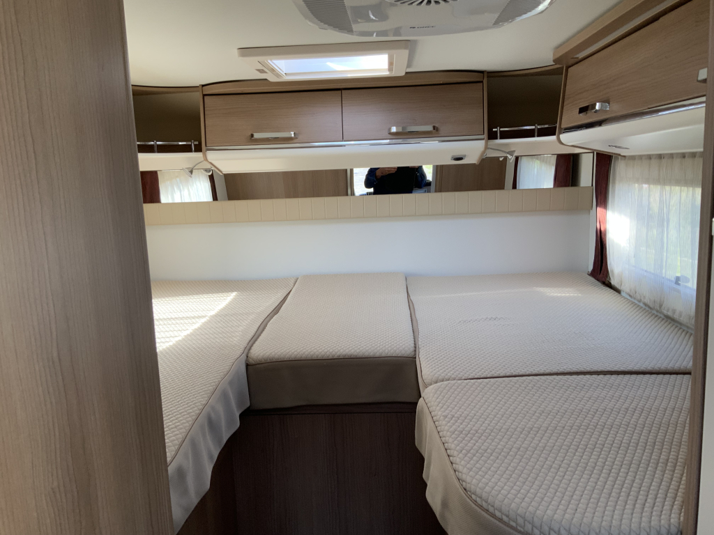 Carthago Malibu I 460 AUTOM&Aacute;TICA 150 CV Integral, Camas longitudinales y Cama abatible, Garaje, Aire acondicionado de motor, Aire acondicionado de techo, Sistema de nivelaci&oacute;n, Camper centrum on the road Marum foto: 6
