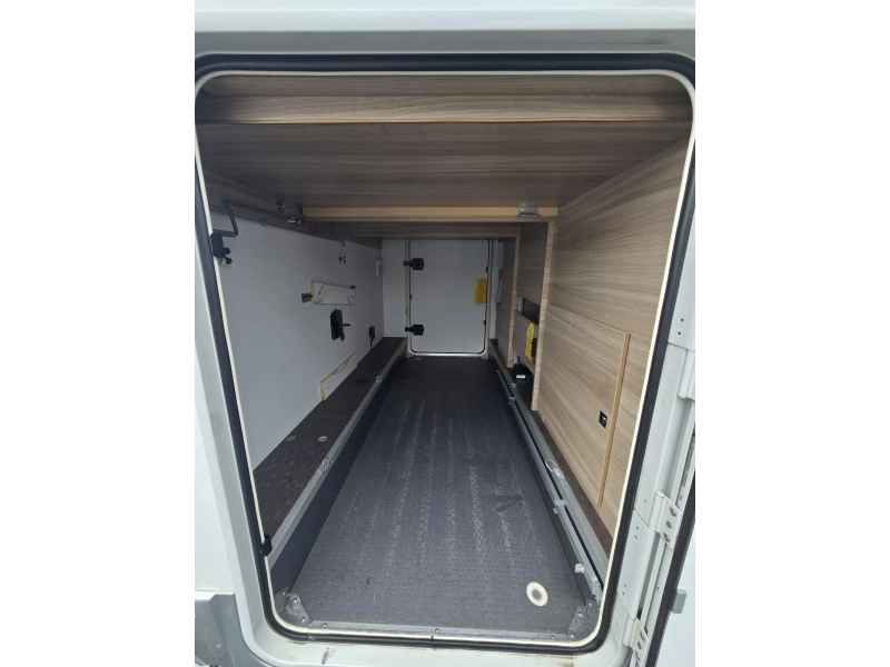 Adria Coral S 670 SL camas longitudinales/5 plazas con cintur&oacute;n foto: 14