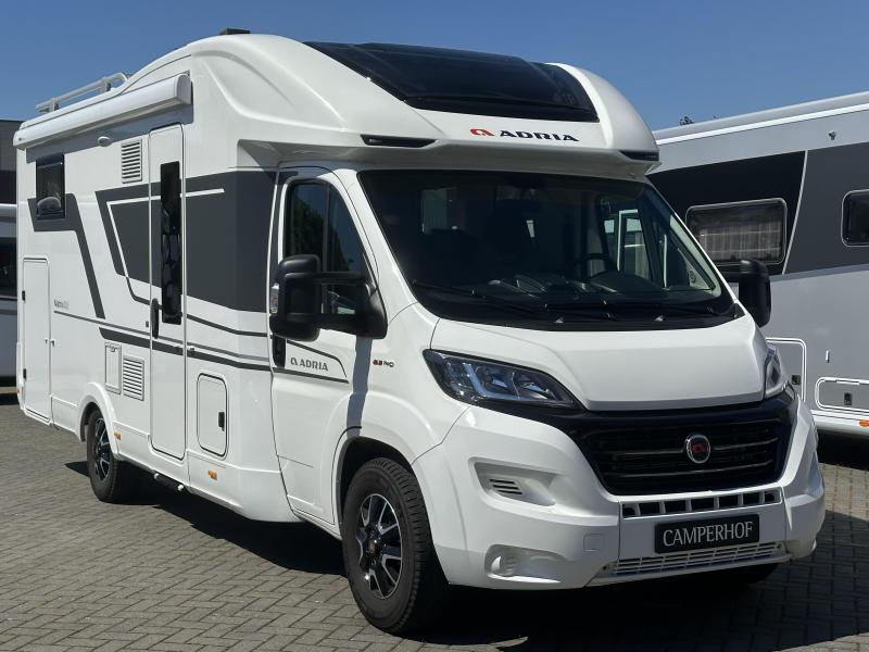 Adria Sun Living S12 Kompaktes Festbett