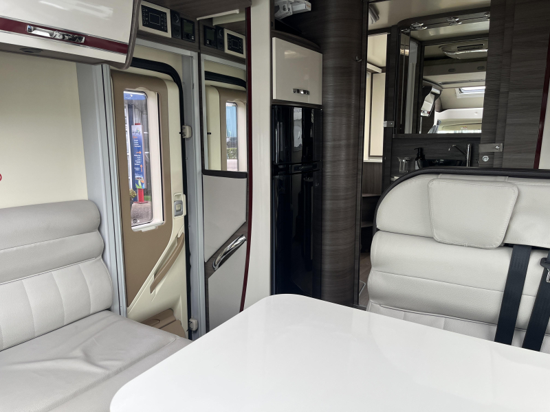 McLouis Carat 480 G -Queensbed-Levelsysteem Foto: 4