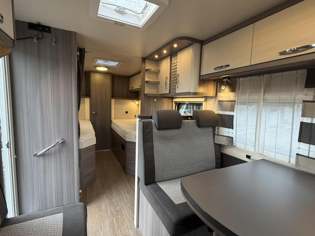 Hobby Optima Ontour T 70 E Single Beds Large Bathroom Awning photo: 8