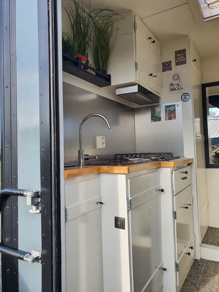 Iveco  2.3 TD Expeditie Camper off-grid met zonnepanelen. foto: 8