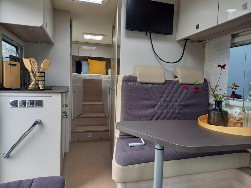 Bürstner Lineo 690 G - 155pk - Smalle camper  foto: 1