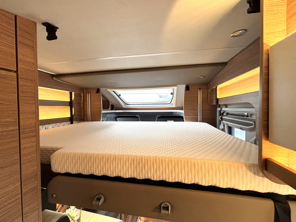 Weinsberg CaraLoft 640 MERCEDES AUTOM&Aacute;TICO CAMAS INDIVIDUALES CAMA ABATIBLE foto: 4