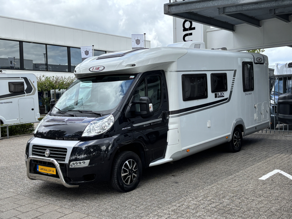 LMC Black Edition 722 CAMA QUEEN PANEL SOLAR GLP AIRE ACONDICIONADO DE TECHO foto: 3