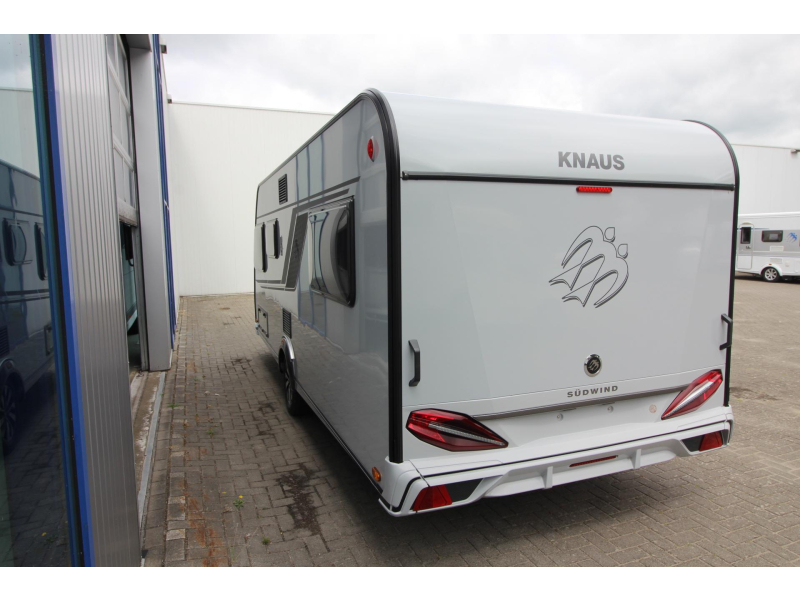 Knaus Sudwind Black Selection 540 UE Panoramaraam + Enkelbed  foto: 3