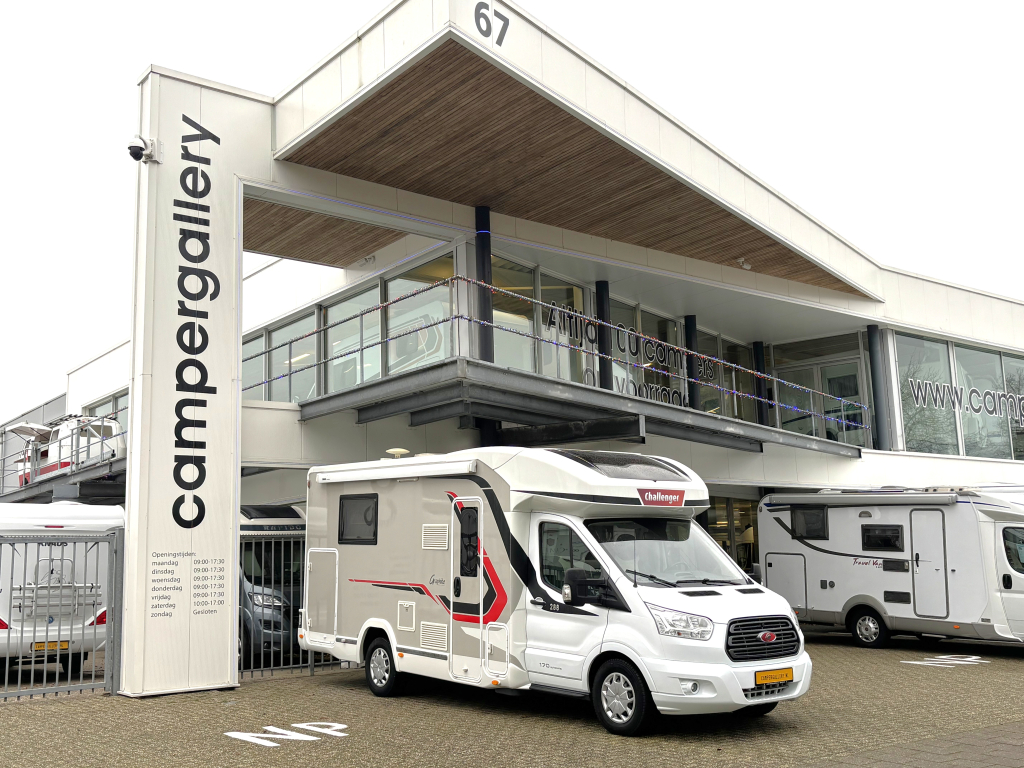 Challenger Graphite 288 AUTOMAAT 15.000KM! QUEENSBED HEFBED