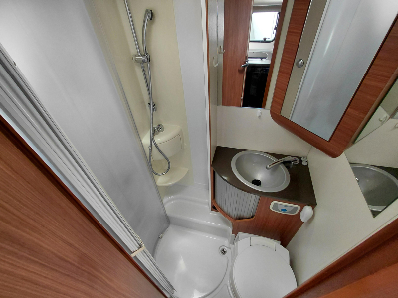 Adria Sport 572 SL ENKELE BEDDEN LPG  foto: 9