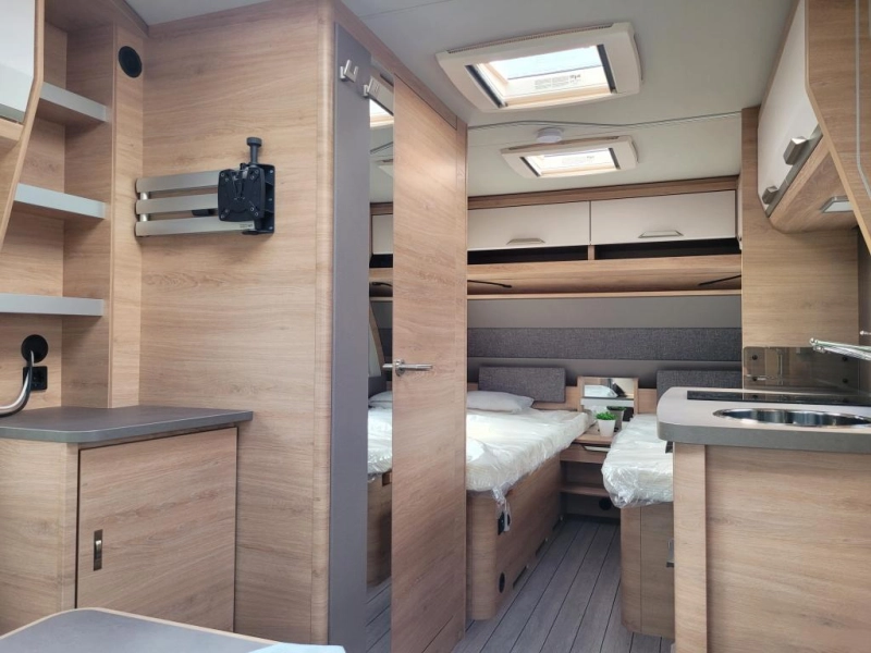 Knaus Sudwind Black Selection 460 EU Red Edition Foto: 4