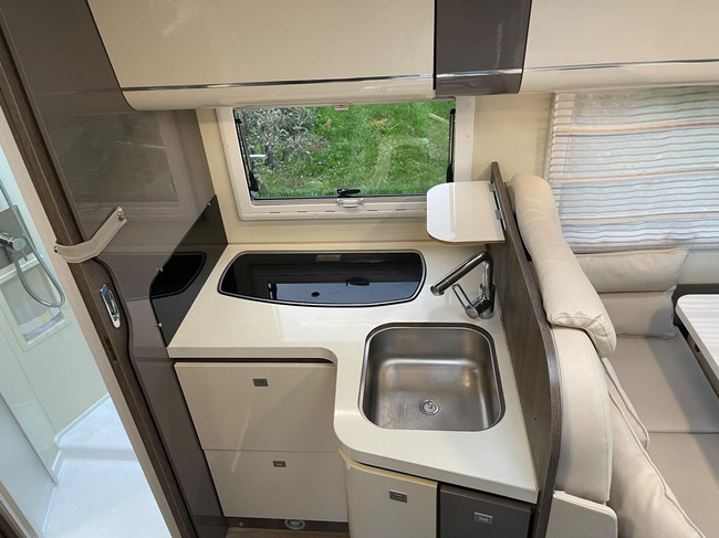 Mobilvetta K-SILVER I-59 Euro 6 Cama Queen + Cama abatible, Aire acondicionado, TV, Portabicicletas foto: 12