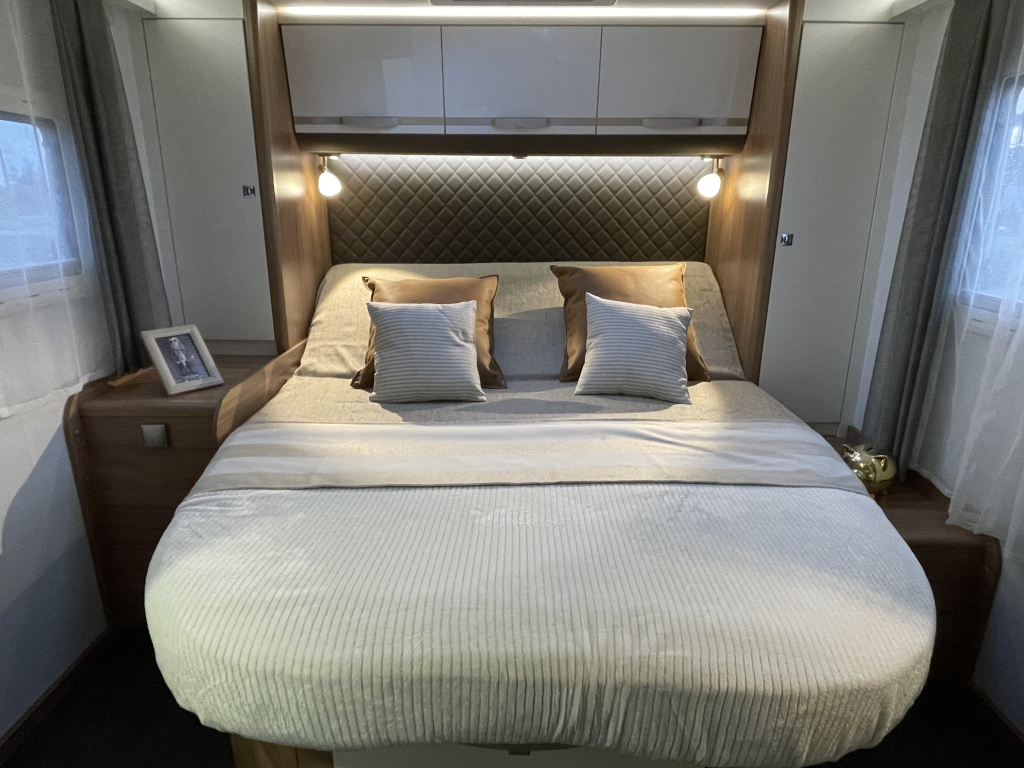 Adria Matrix 600 SC CAMA QUEEN+CAMA ABATIBLE 6.99M foto: 2