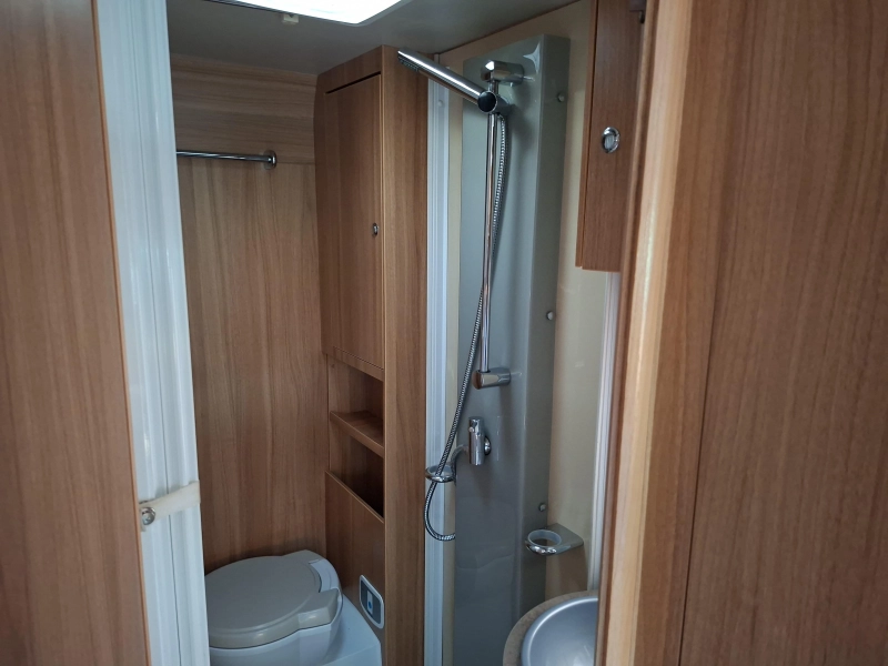 Challenger Genesis 38 autocaravana completa y espaciosa foto: 11