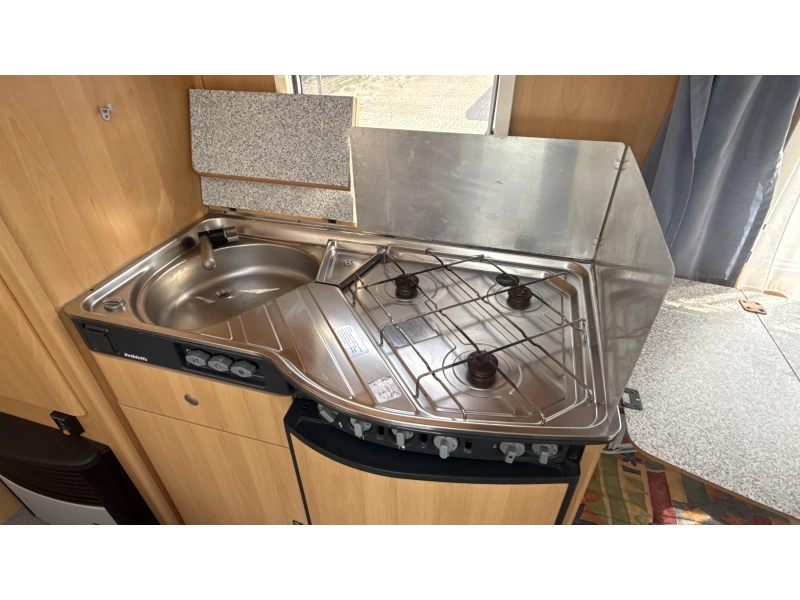 Dethleffs Camper 490 TK 2x zitgroep stapelbed  foto: 4