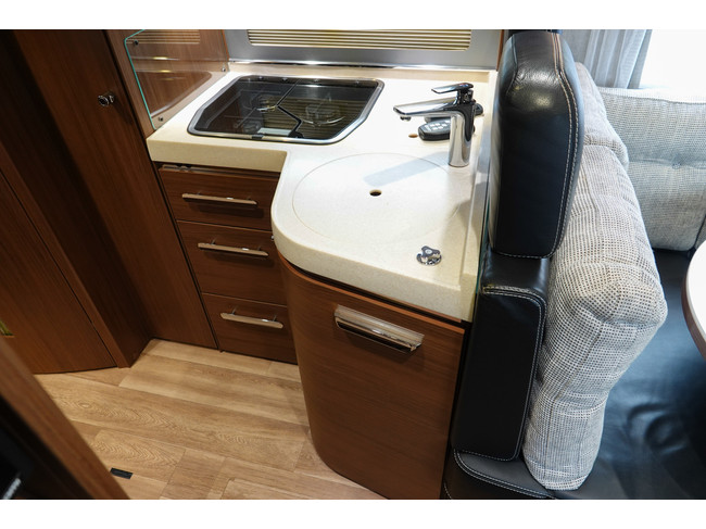 NIESMANN BISCHOFF Arto 79 E 180Pk Automatic | Air suspension | Level system | Top cabinets photo: 9