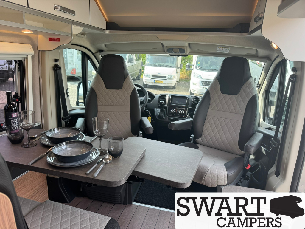 Weinsberg CaraBus 630 ME Edition [Fire], 140 pk Maxi Automaat Lengtebedden foto: 9