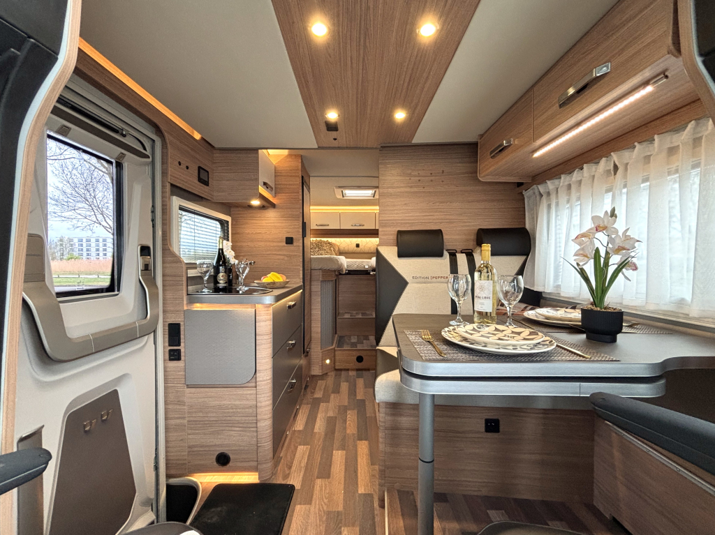 Weinsberg CaraLoft 640 MERCEDES AUTOMAAT ENKELEBEDDEN HEFBED foto: 19