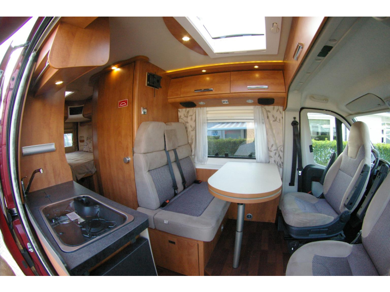 Carthago Malibu 600 DB Automaat, Dwarsbed.  foto: 7