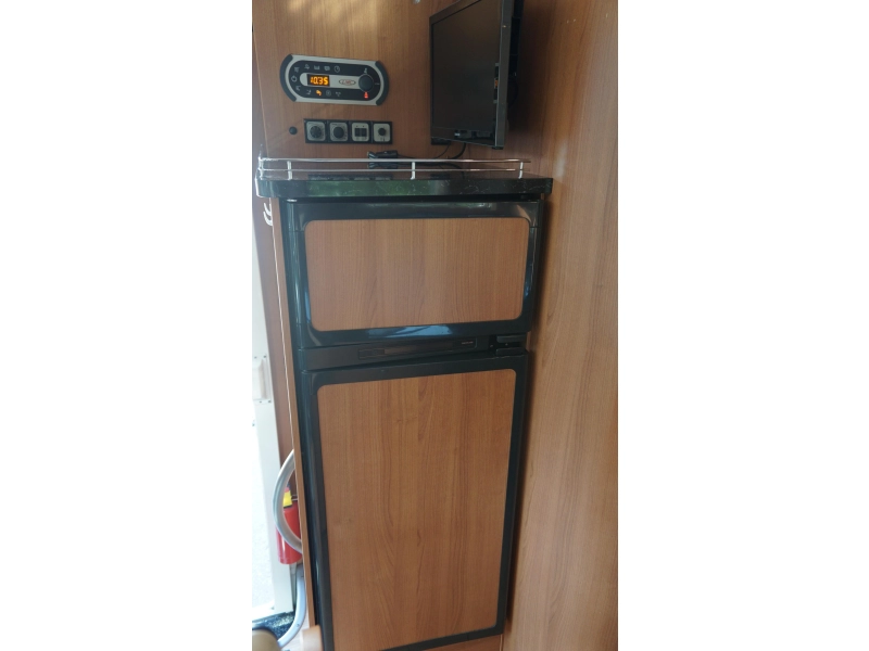 LMC Breezer 730 H Lengte bedden en hefbed  foto: 10