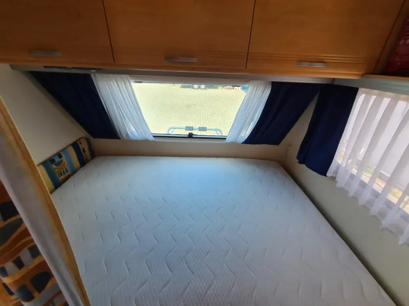 Sterckeman Starlett Executive 470 PE Stapelbed/vast bed/890 kg  foto: 16