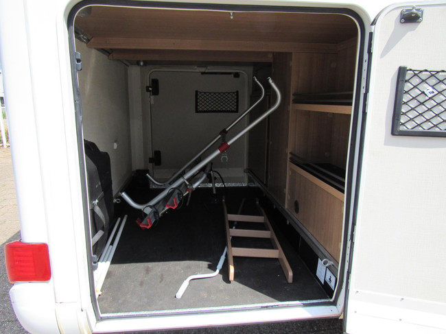 Hymer Exsis-i EX 688 Enkelebedden hefbed integraal bj2014 foto: 21