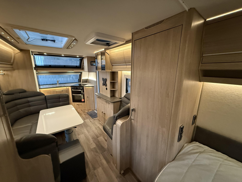 Kabe Royal 780 TDL Front Kitchen - Komplett Foto: 13