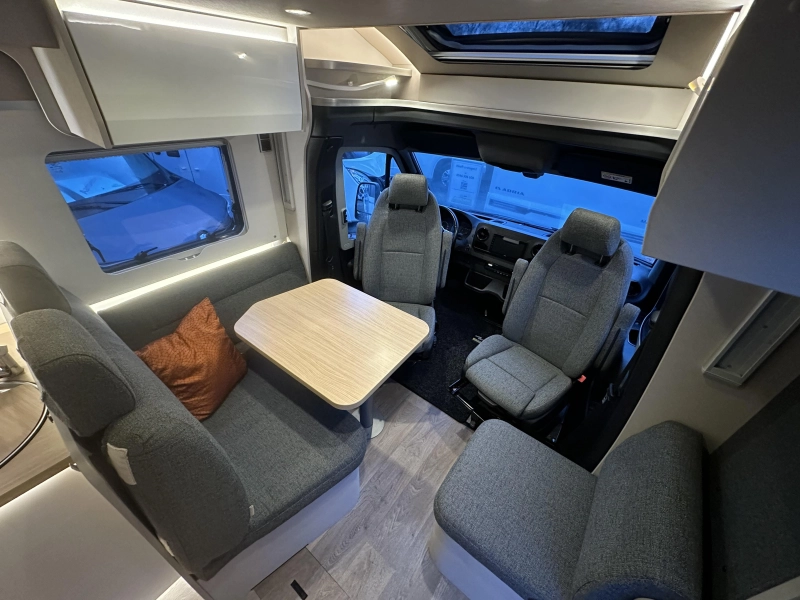 Hymer Tramp S 585 HEFBED + LENGTE BEDDEN  foto: 2
