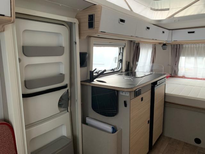 Eriba Touring Urban 530 Screen door/Service hatch/Awning photo: 7