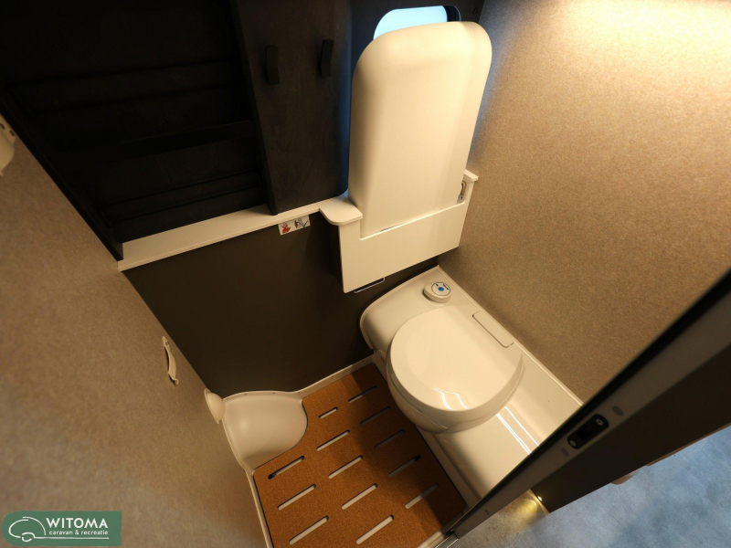 Hymer Grand Canyon S 600 4x4 Wie jarig = trakteert  foto: 19