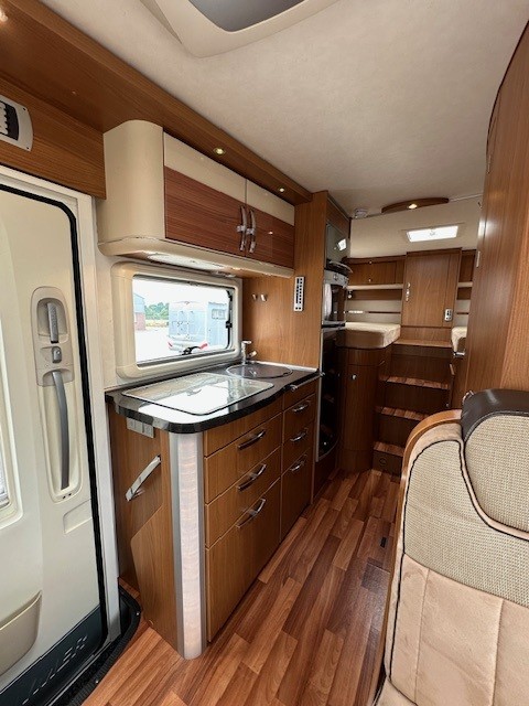 Hymer Mobil B 674 SL, Automaat foto: 4