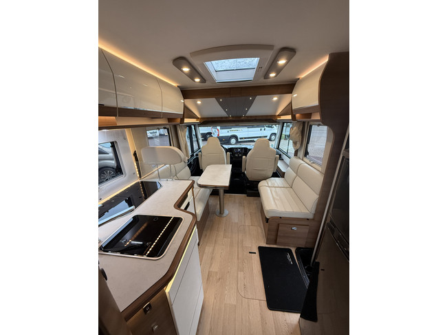 RAPIDO 896 F 160 PK face to face slechts 12.000 dkm Queensbed+hefbed luifel 2x tv camera grote garage dakairco Truma hordeur foto: 23