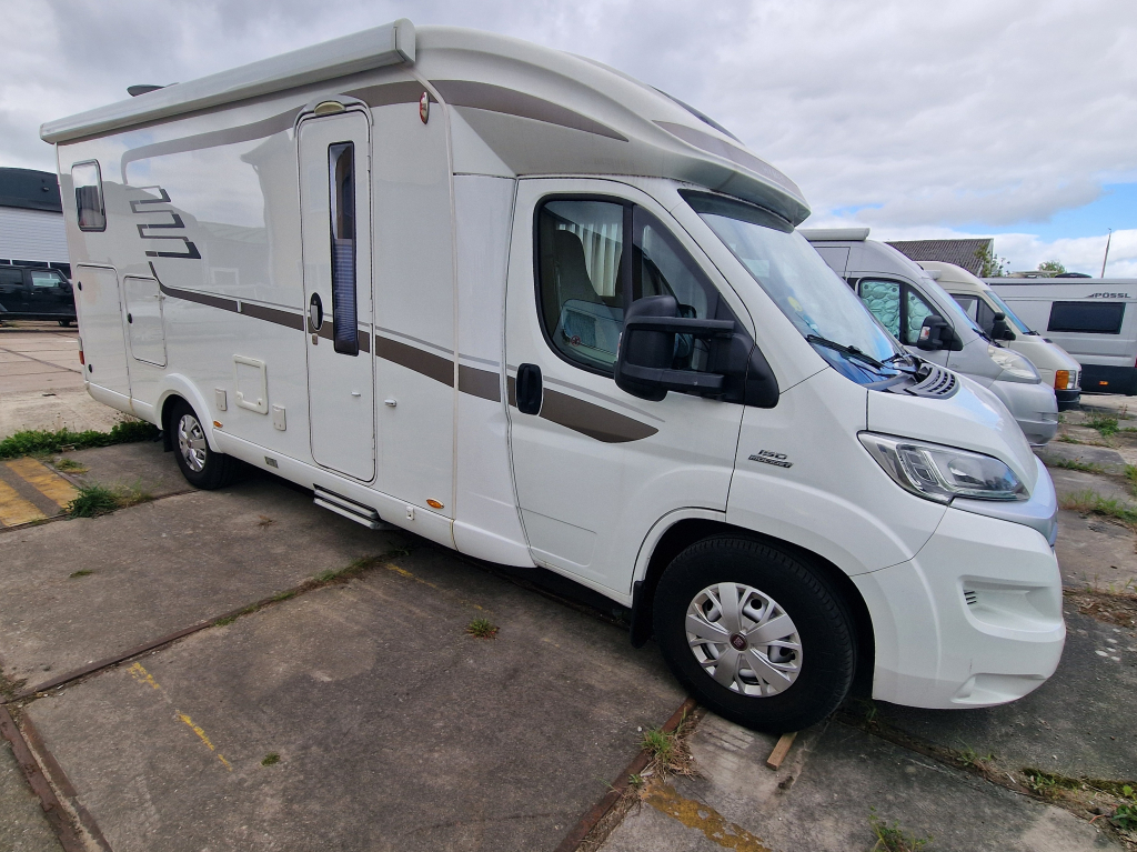 Cama queen Hymer T 698 CL línea exclusiva
