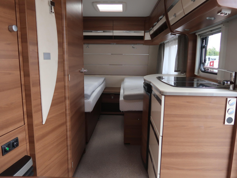 Dethleffs Nomad 470 ER MET VOORTENT ISABELLA  foto: 3