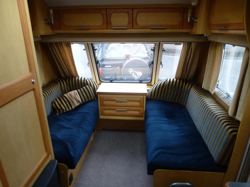 Elddis Crusader 530 mover en voortent  foto: 9