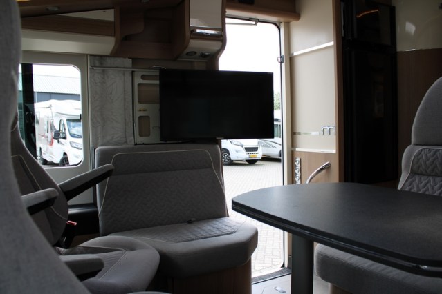 Robuuste AUTOMAAT 180 pk Malibu I 490 LE by Carthago hef-en enkele lengte bedden (124  foto: 41