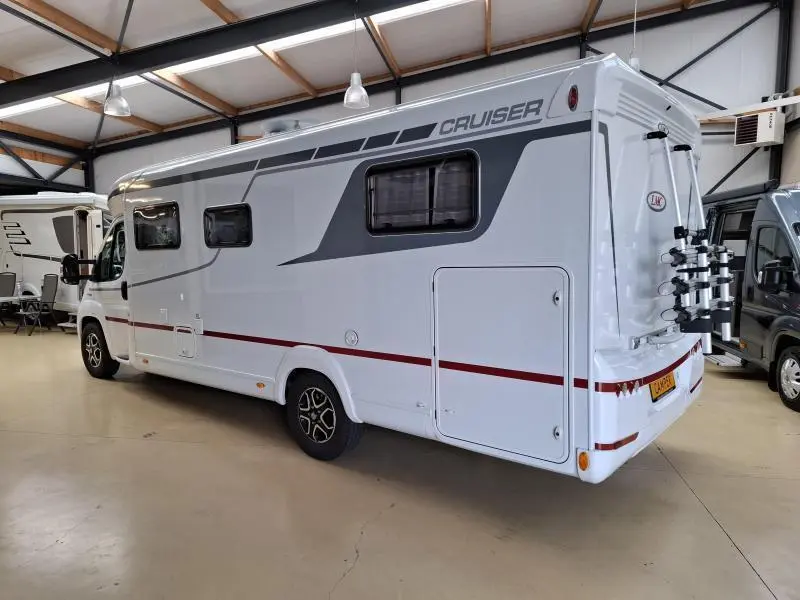 LMC Cruiser 732 G Enkele Bedden AUTOMAAT  foto: 4