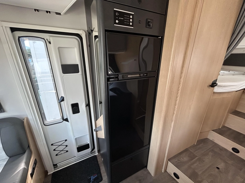 Sunlight T 68 Adventure Edition + Drop-down bed & Air conditioning photo: 7