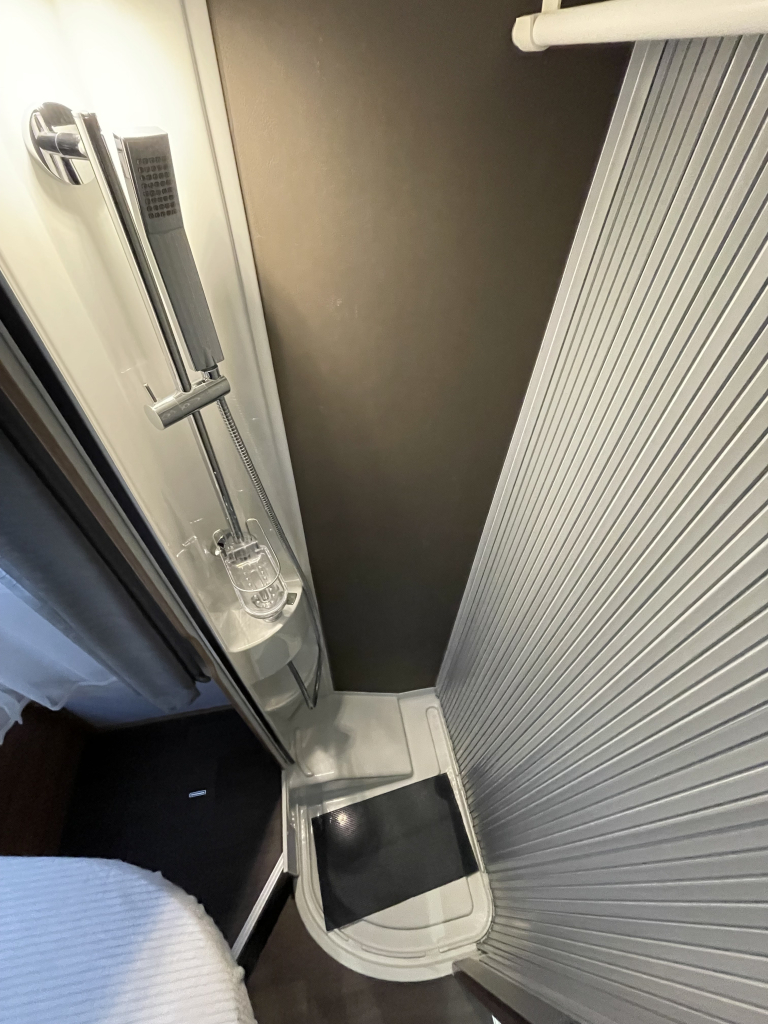 Adria Matrix 600 SC CAMA QUEEN+CAMA ABATIBLE 6.99M foto: 9