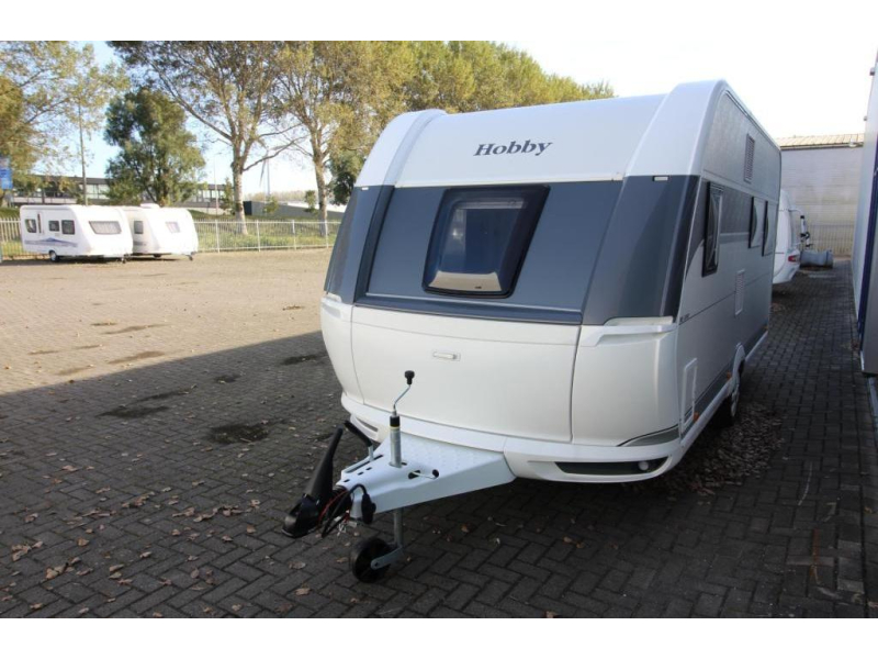 Hobby De Luxe 460 UFE Cama francesa y asientos redondos! foto: 4