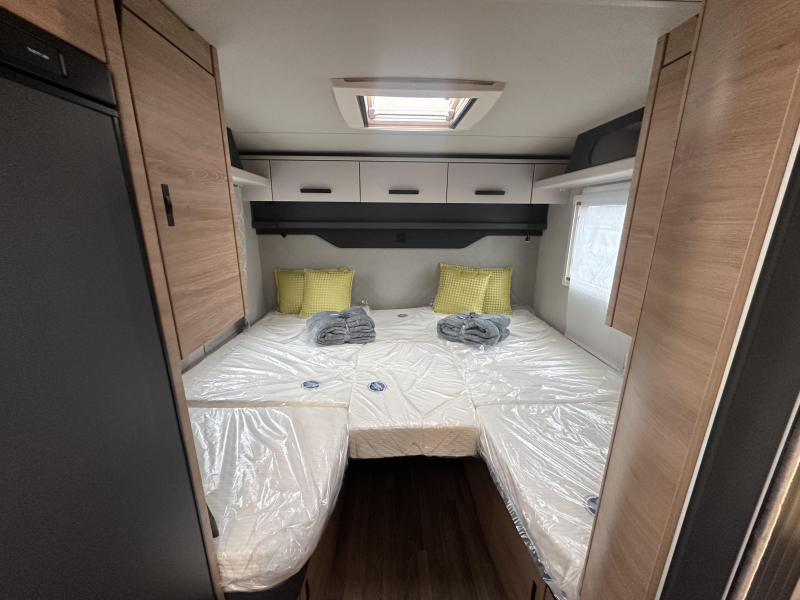 Knaus L!ve Ti 650 MEG Unieke lage lengte bedden  foto: 15