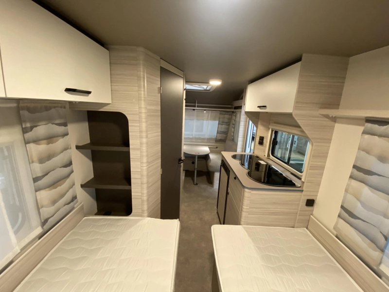 Dethleffs C'Joy 460 LE ENKELE BEDDEN!  foto: 12