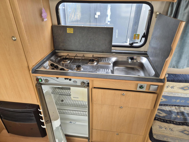Adria ALTEA 502DT 3 pers. triple stapelbed & voortent 1e eig foto: 9