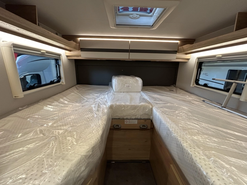 Dethleffs Globebus I 6 Compact Integrated Camper photo: 2