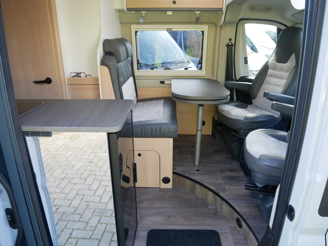 Sunlight Cliff 600 XV, Autom&aacute;tico de 9 velocidades, Autocaravana de 6 metros, Cama transversal foto: 7