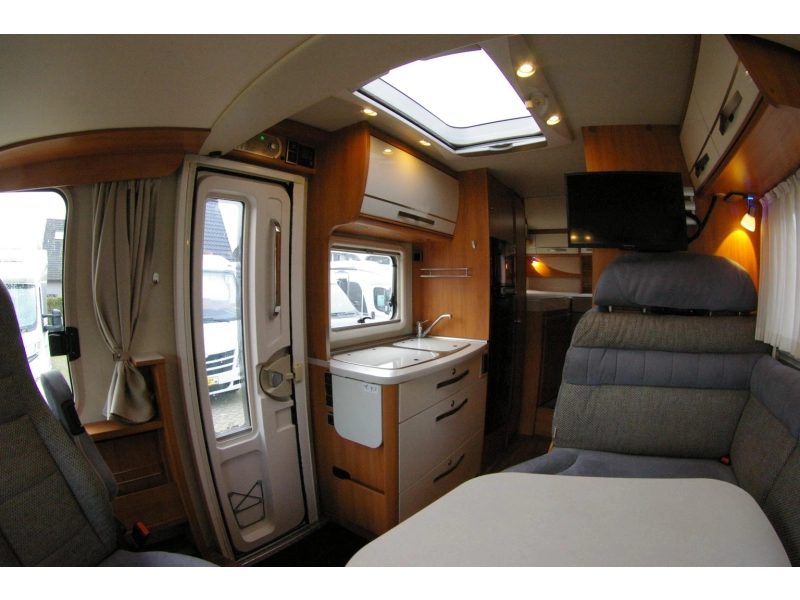 Hymer Exis-i 588 Automaat, Enkele bedden.  foto: 13